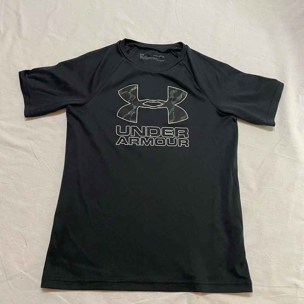 Youth under armor black shirt